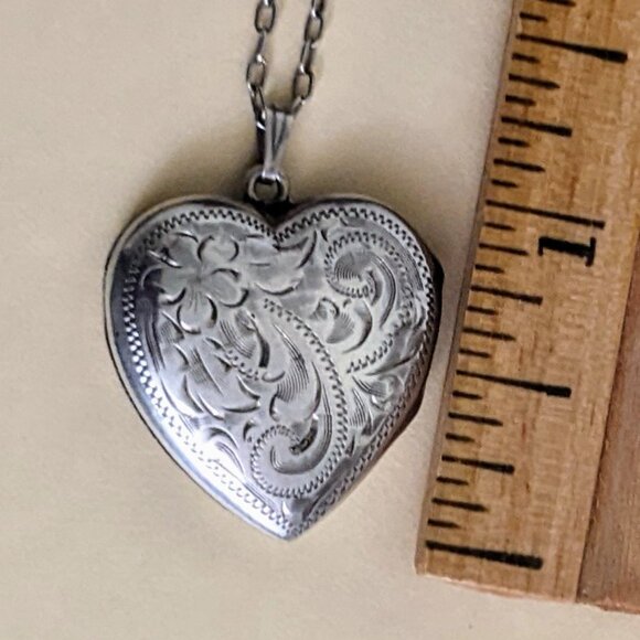 Sterling Silver Heart Photo Locket and Chain - Picture 1 of 4
